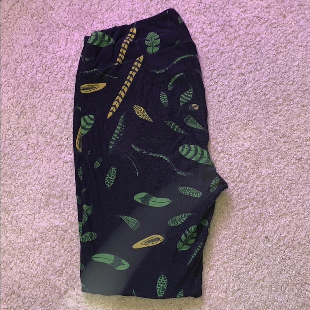 LLR feather and/or leaf pattern black and green